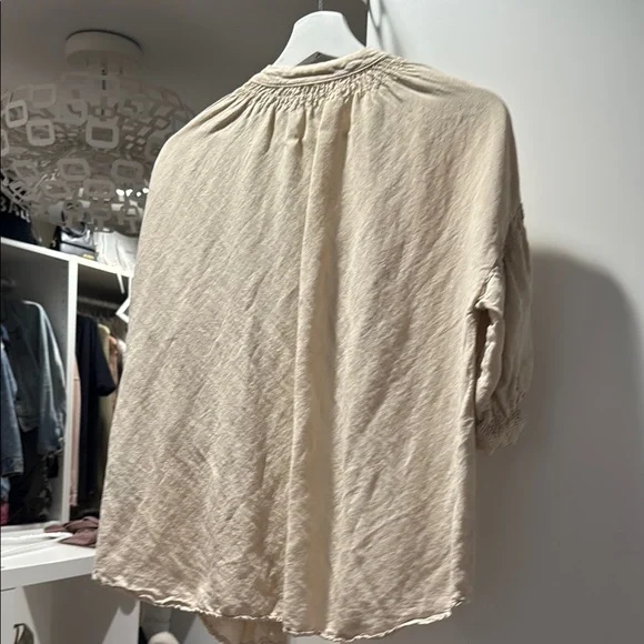 Women's Cream Button-Up Top - Picture 4 of 4